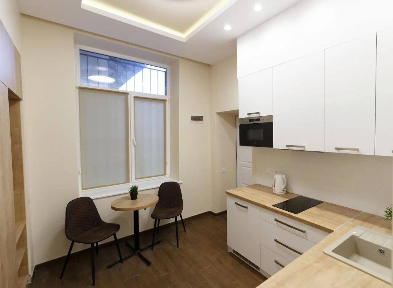 Charming Apartment In The City Center Lviv